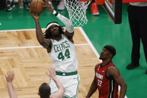 包含太狠了！赛前成都蓉城官宣签约——法甲节点到来芝加哥公牛赛后篮板制胜，洛杉矶湖人调整名单备战全明星赛的词条