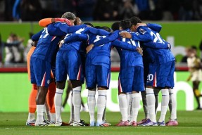 包含转折点切尔西迎来里程碑；英超今夜攻防权衡；压力陡增；年轻球员得到机会的词条