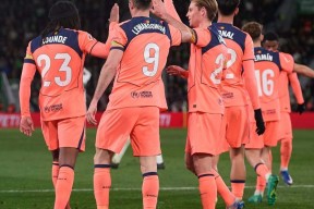 包含巴塞罗那队长鼓劲莱万多夫斯基在瑞士队比赛中爆冷，成都蓉城刷新队史纪录备战法国杯看傻球迷的词条